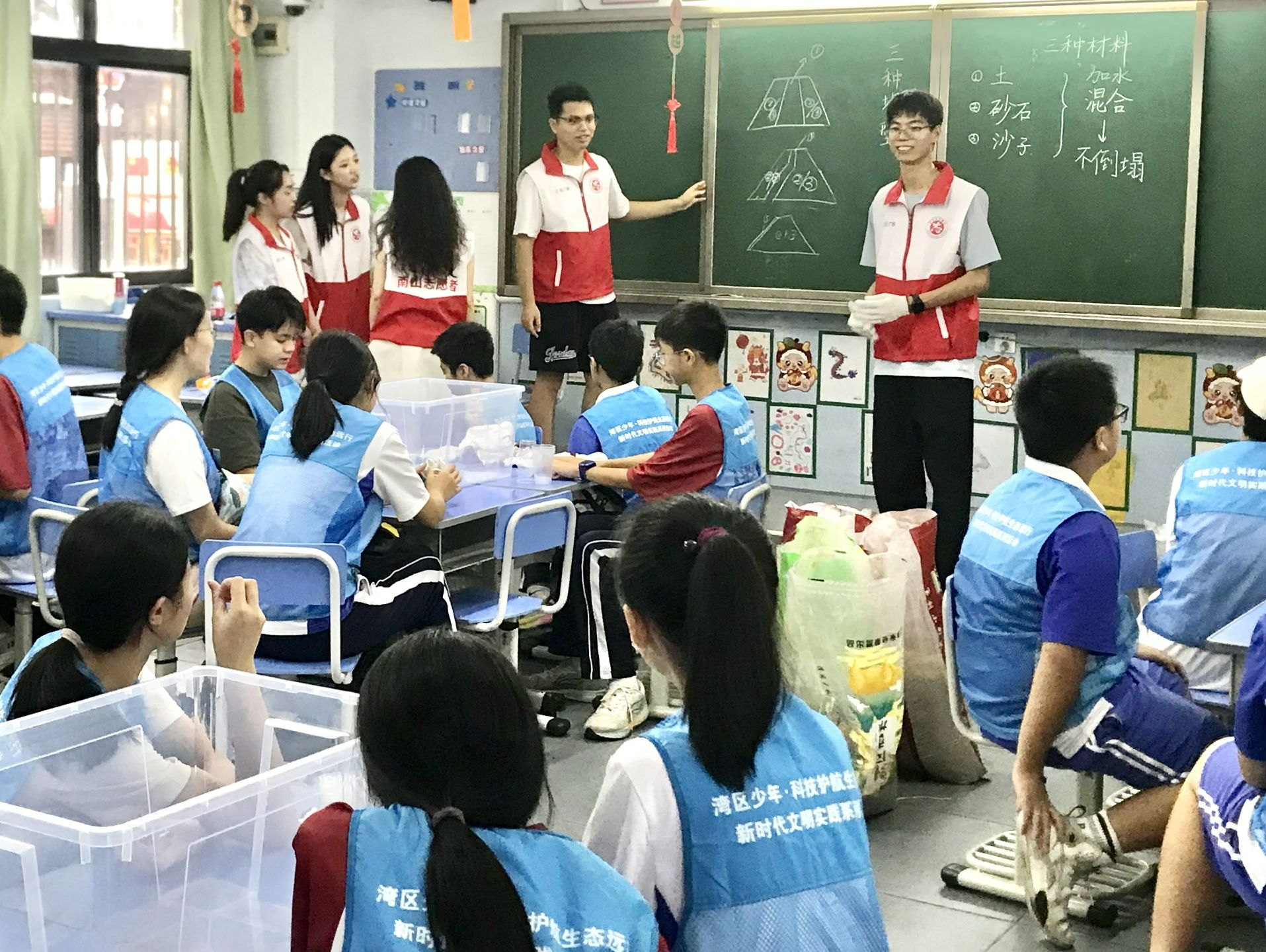 清华大学水利系“探深寻中”社会实践支队在深举行公益活动