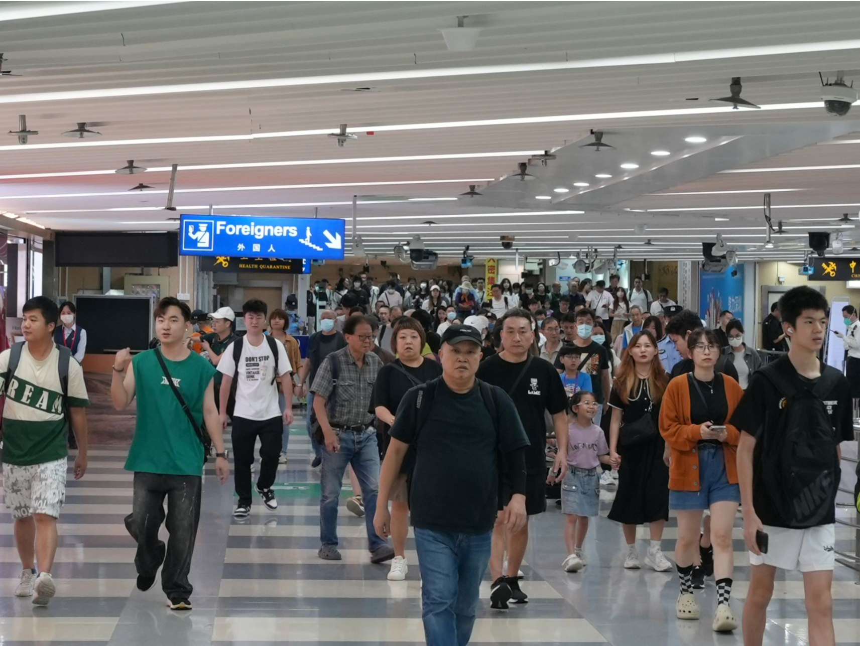 自港澳进境居民旅客携带行李物品免税额叠加提高至1.5万元