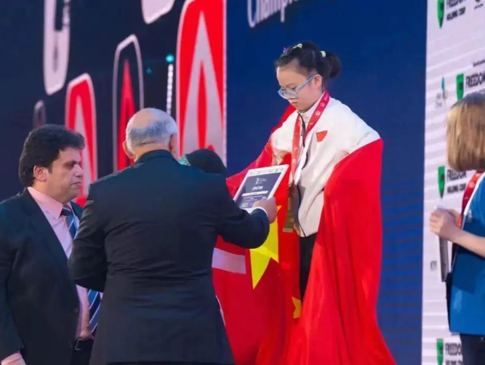 “又被小学生比过去了！”摘亚洲金牌、破全国纪录！深圳“满级小孩”是怎样炼成的？