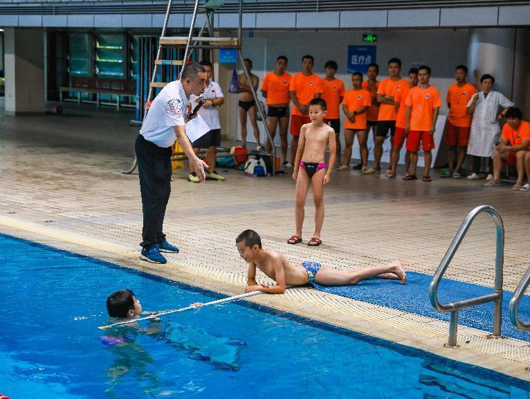 深圳体产集团举行防溺水安全教育专场活动，拉开“一键预约”体育场馆暑期开放序幕