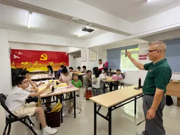 民新社区开展儿童青少年书法同辈支持小组