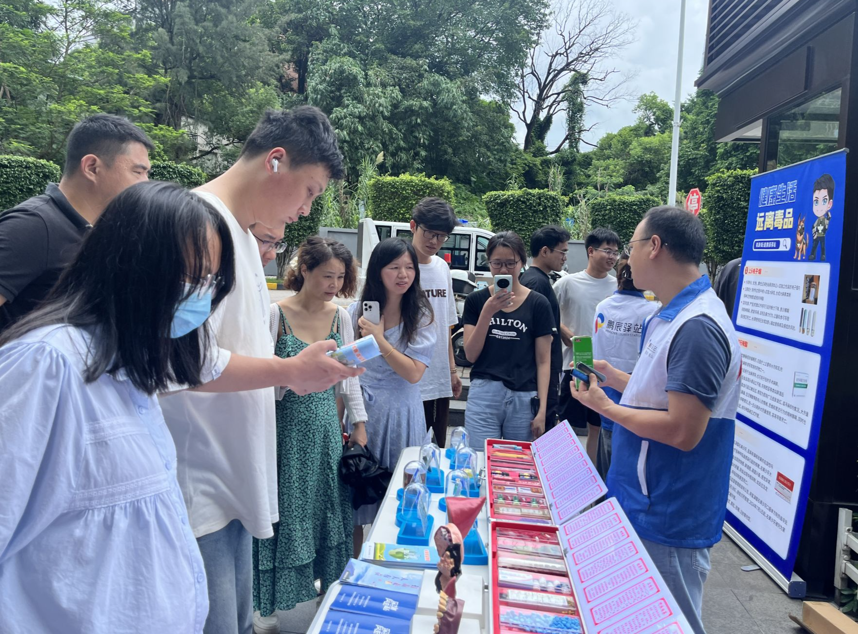 桃源街道开展“夏日化清风，禁毒送清凉”宣传进厂企活动