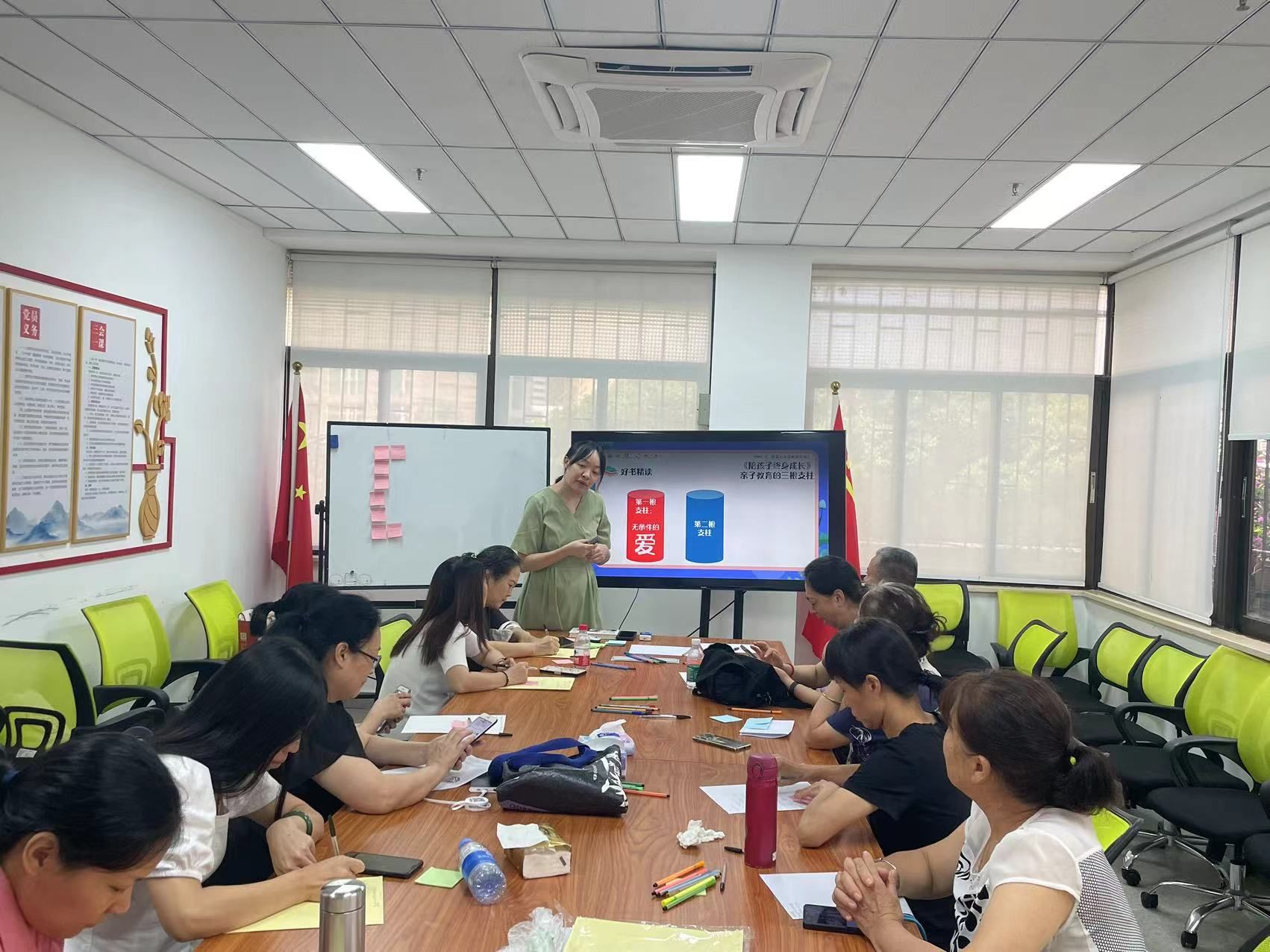 孩子学鼓、家长上课，暑期特殊儿童和家长一起在公益课上收获成长