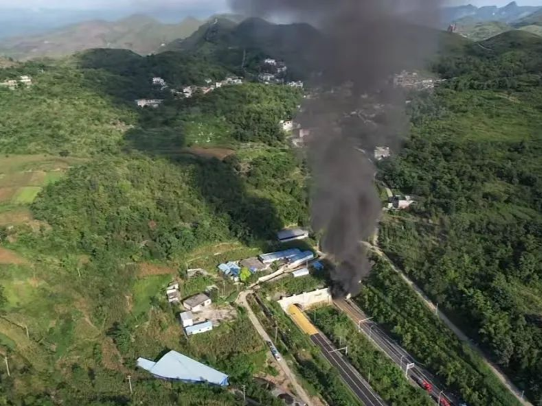 沪昆高速梧桐隧道发生交通事故致2死 