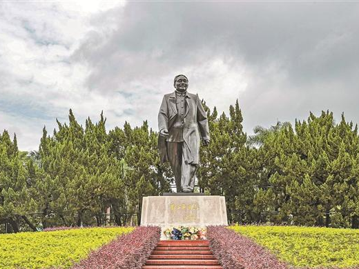 深圳市民深情缅怀小平感恩改革开放