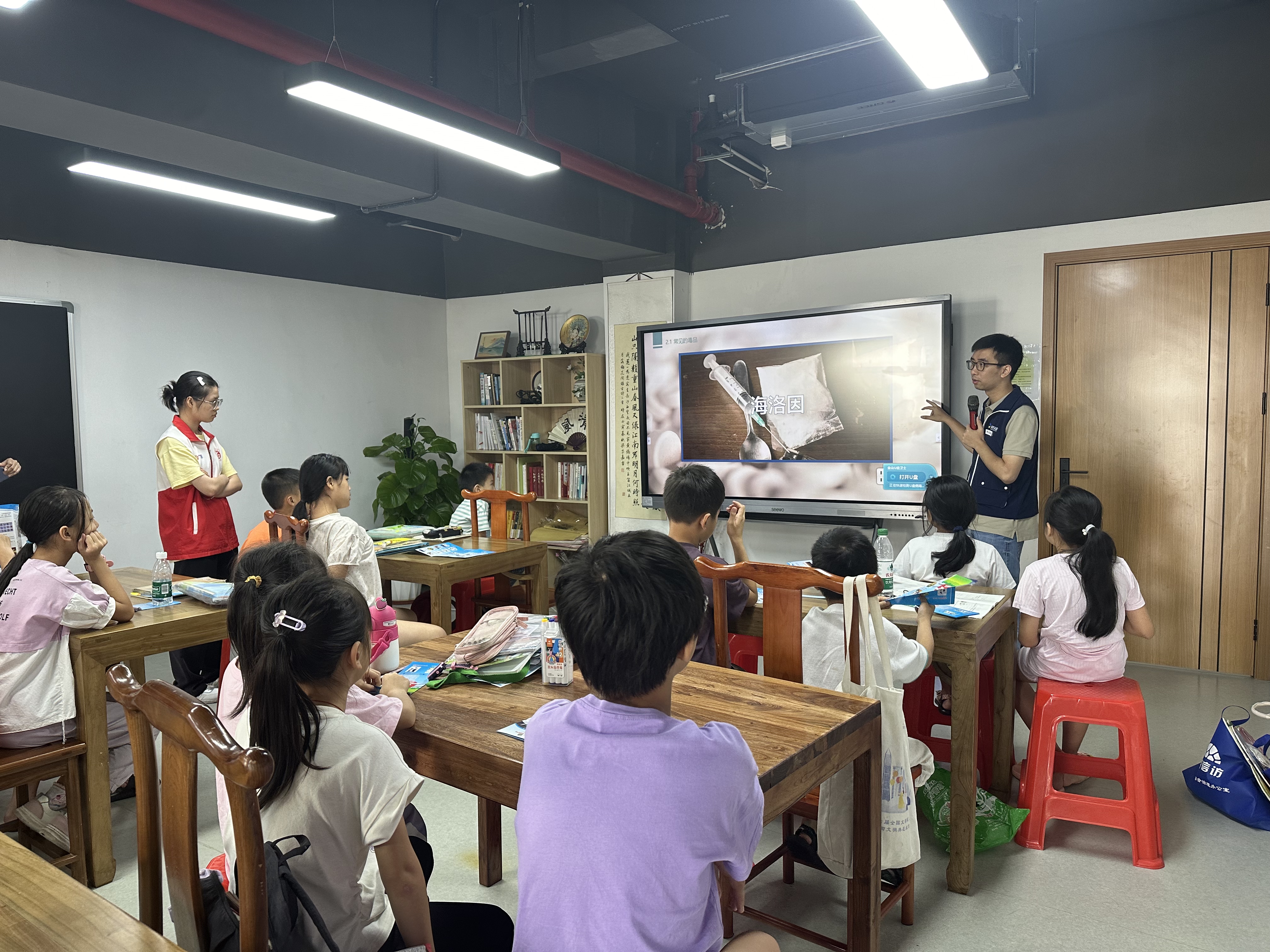 预防青少年药物滥用，坪山区石井街道开展禁毒宣传
