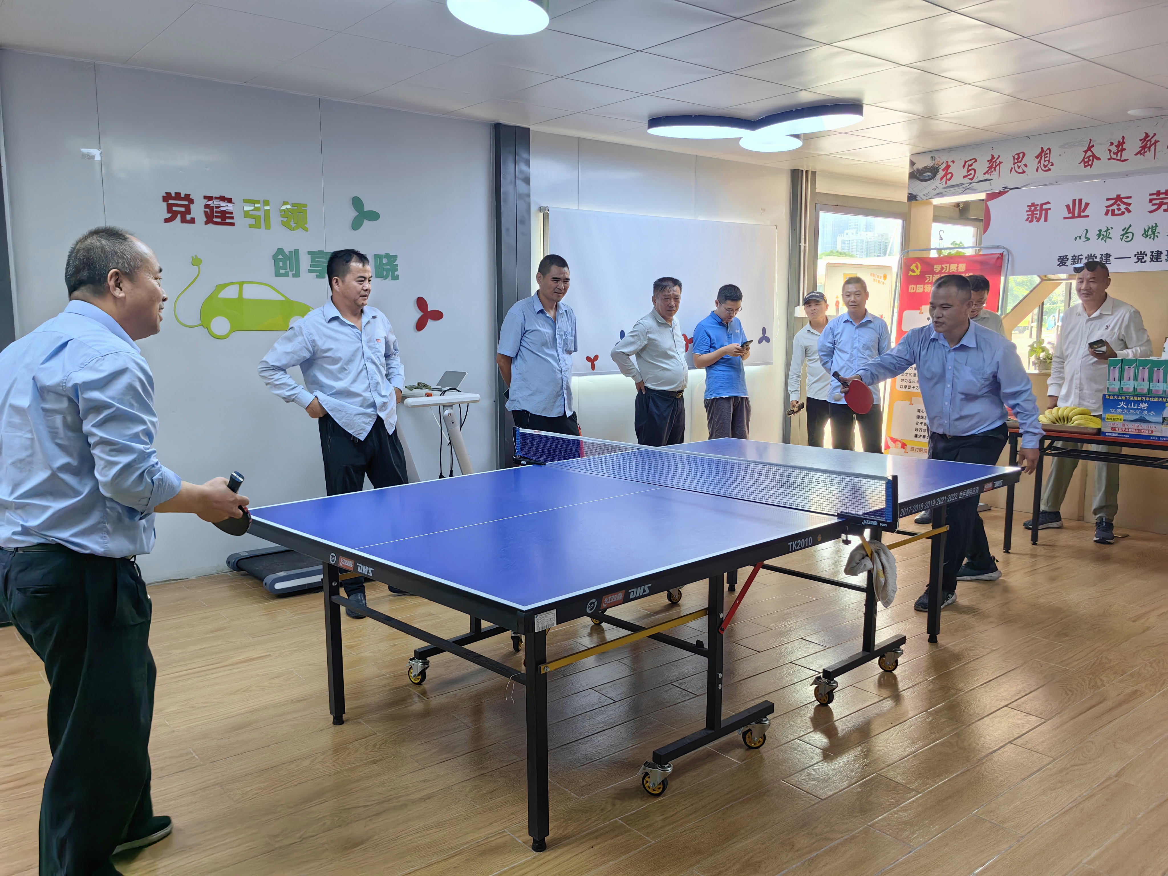 兰花社区开展“爱‘新’党建 满电出发”送温暖慰问活动