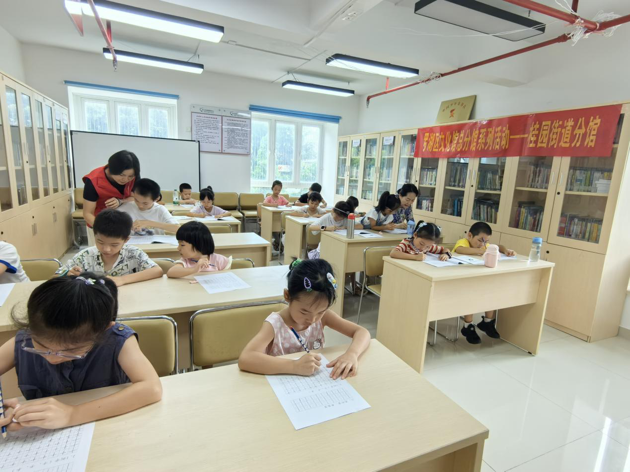大塘龙社区开展“幸福小学堂”暑期系列活动
