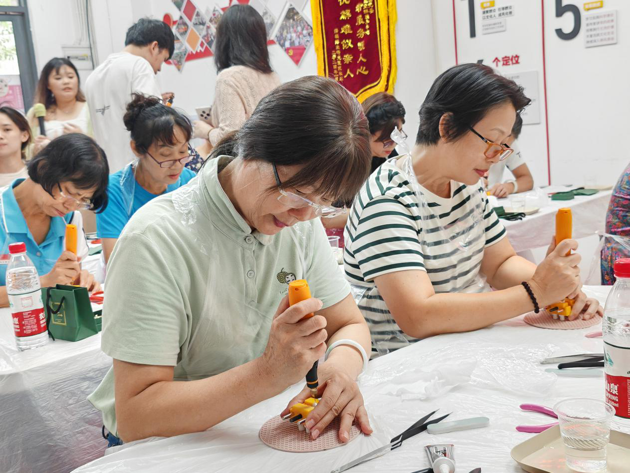 木头龙社区开展女性赋能课堂