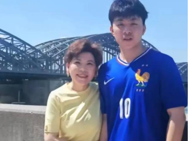 邓亚萍18岁儿子获首个乒乓球全国冠军