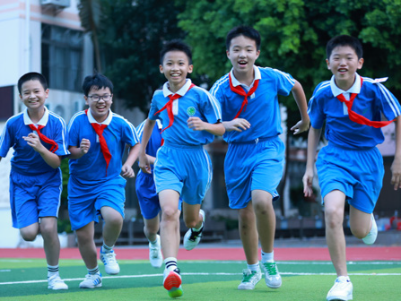 深圳娃赛场点亮暑假“高光”时刻