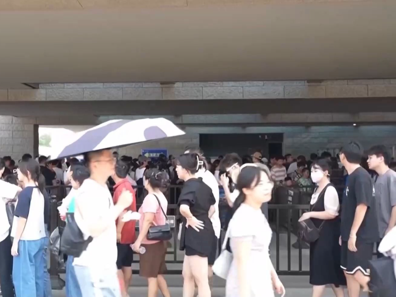 “热门景点预约难”追踪：小红书等平台仍有人高价卖黄牛票 