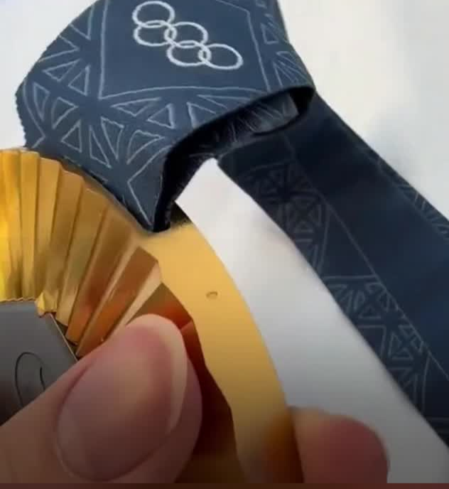 
金牌上有个坑？孙佳俊：专属印记 不出！奖牌制作过程揭秘