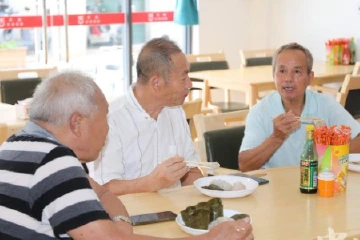 中山：以需求为导向“办食事” 有烟火气更有人情味丨乐在香山长者饭堂