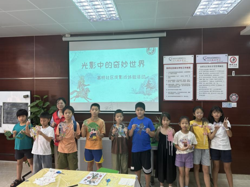 非遗润童心！坪地街道开展皮影戏体验活动   