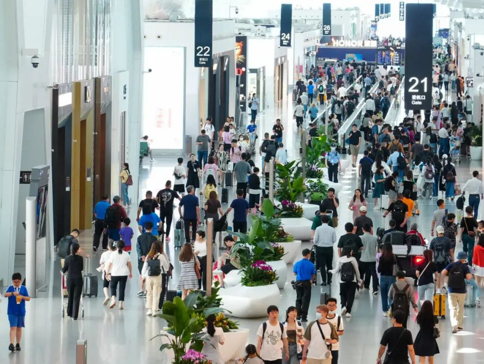 受雷雨天气影响，深圳机场大面积航班延误橙色预警生效中