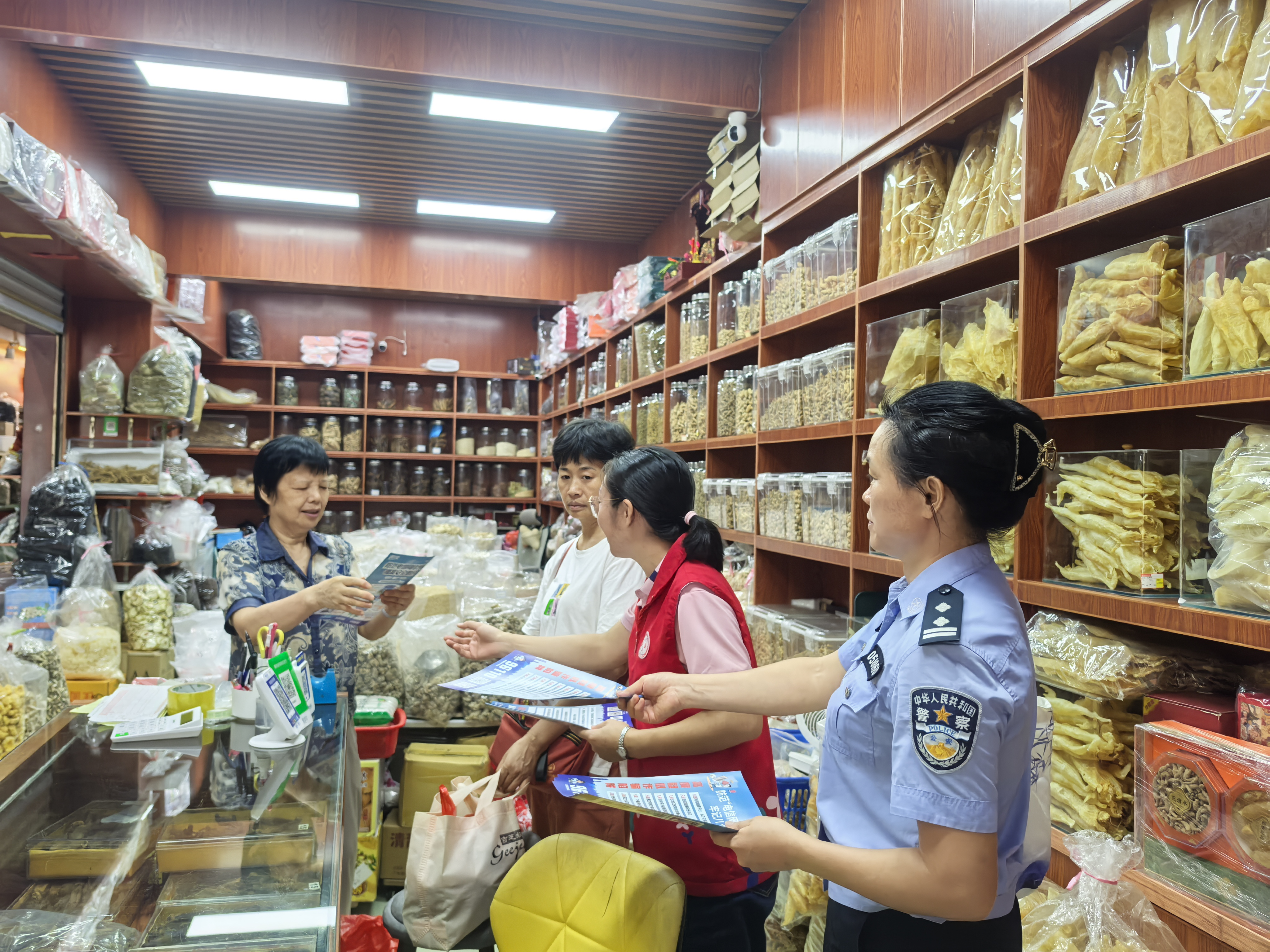 东晓街道兰花社区开展网络安全教育宣传活动