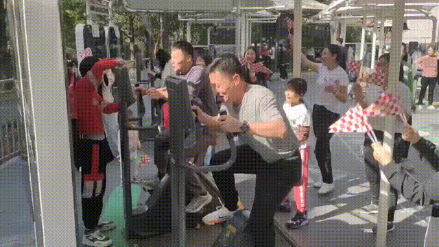 就是这么“好动”！奥运的风吹到了深圳人家门口🏊‍♀️⛹🏻🚴🏻