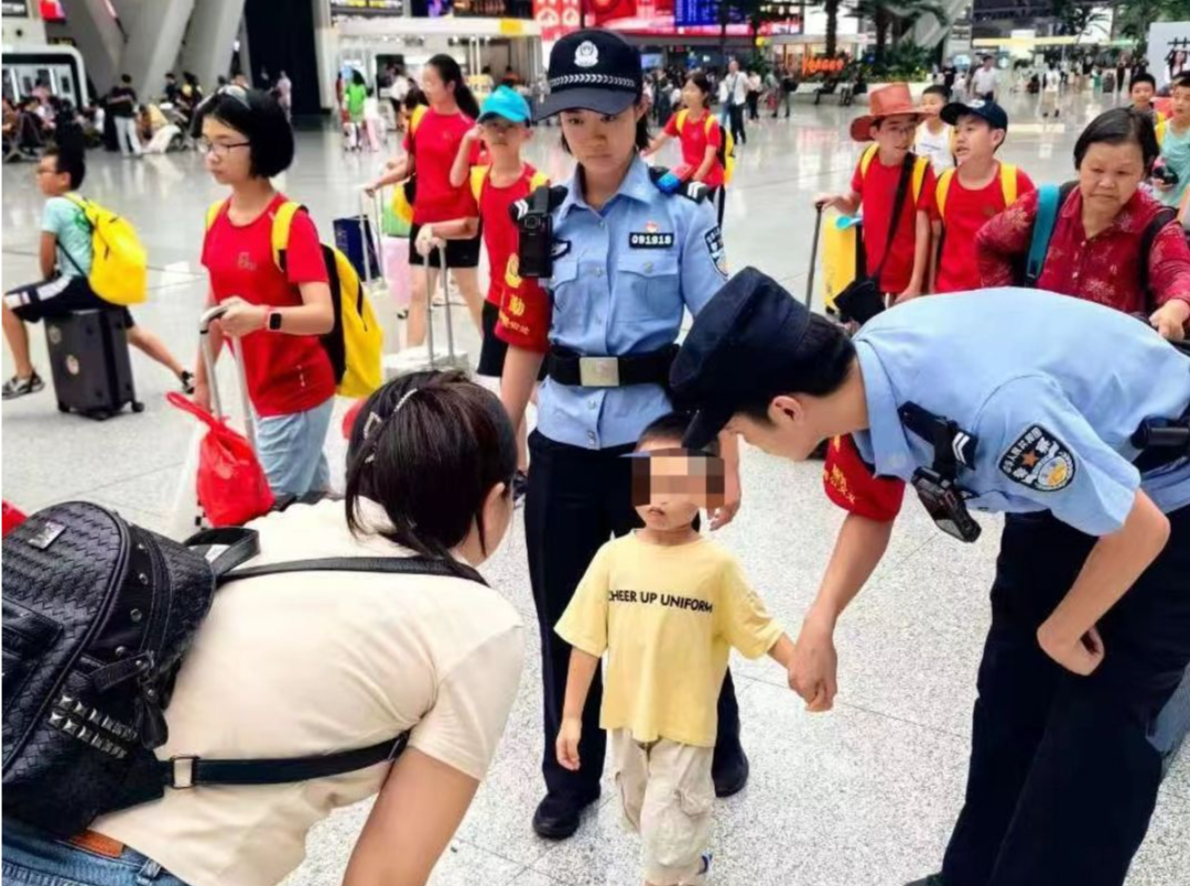 这个“90”后女警不简单，暑运55天她找回走失儿童30余人