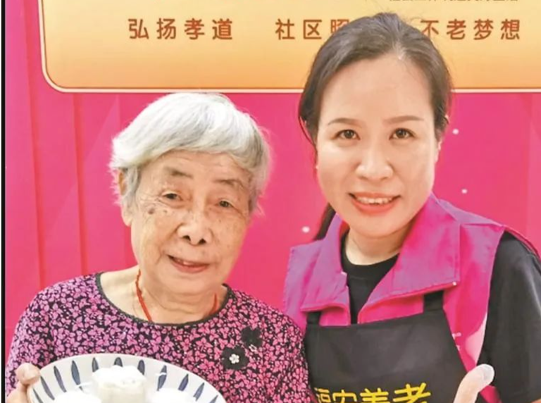 晶报特别报道 | “奶奶真棒！”深圳有个长者直播间，90岁高龄主播出镜！ 