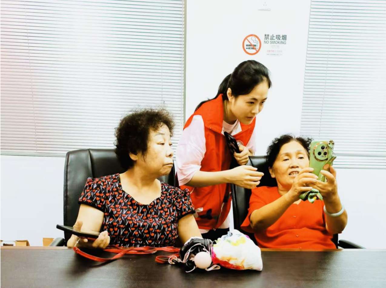 红村社区开展“老有所学，银发触网”长者智能手机学习小组活动