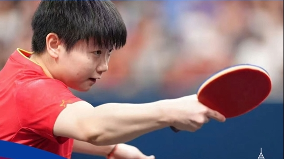 “莎”疯了！孙颖莎3-0横扫日本选手，国乒男团现场集体为女团加油