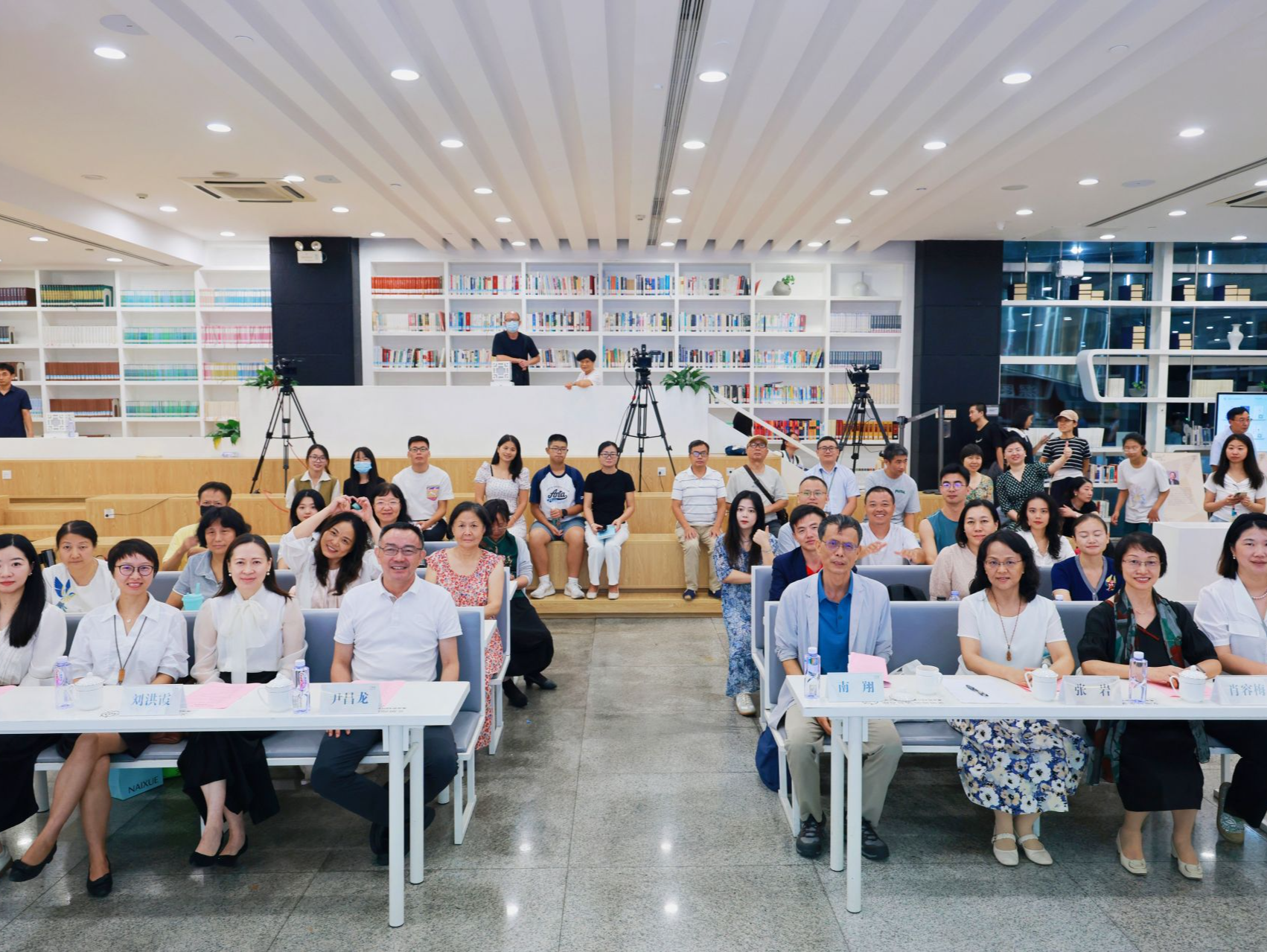 “深圳学人•南书房夜话”第十二季启动 首讲对话“文学写作的当下与未来”