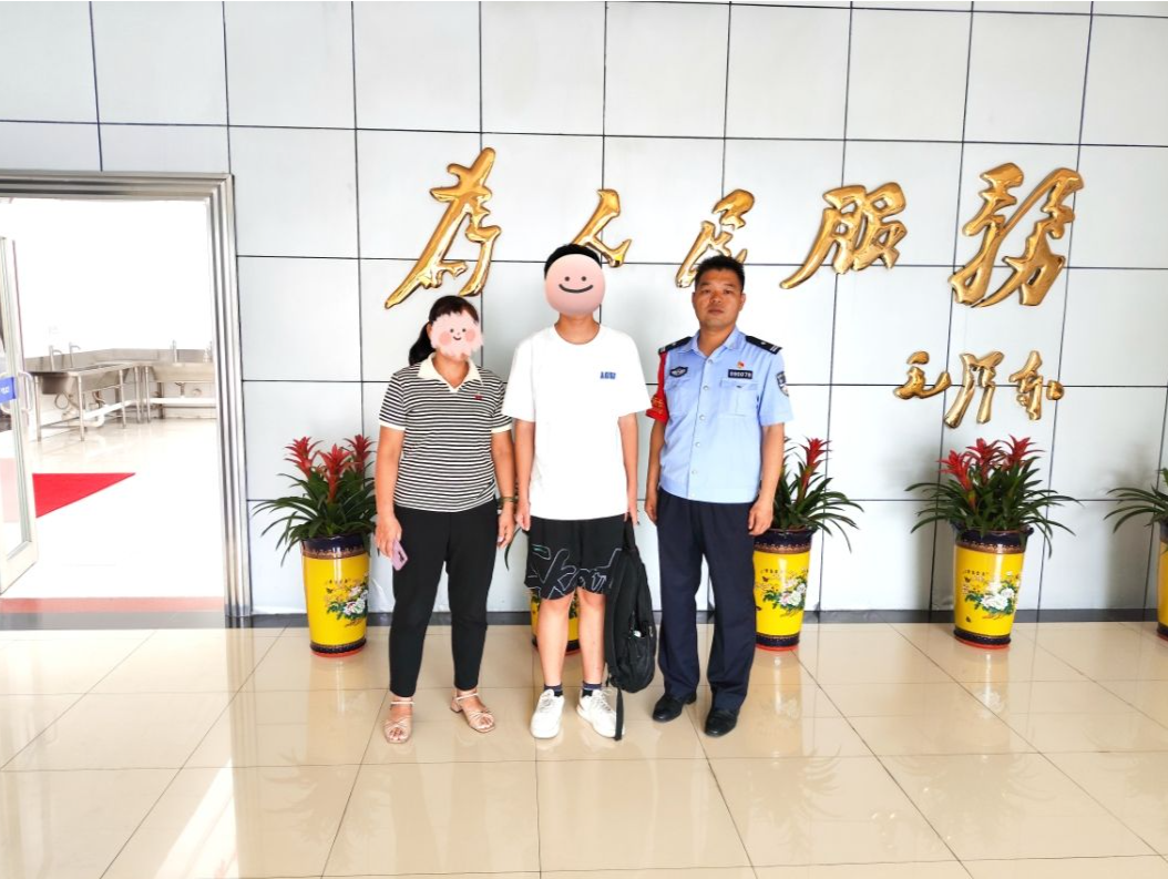 沉迷网游少年离家出走，铁路民警耐心劝导助与家人团圆