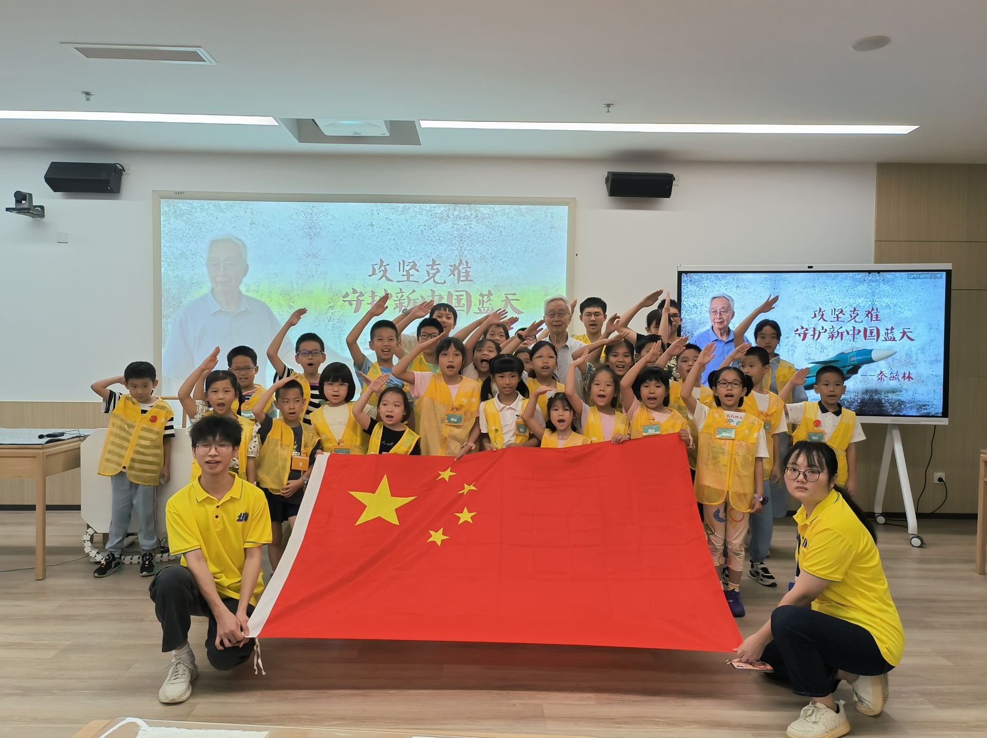 180余名小学员走进深圳市长青老龄大学