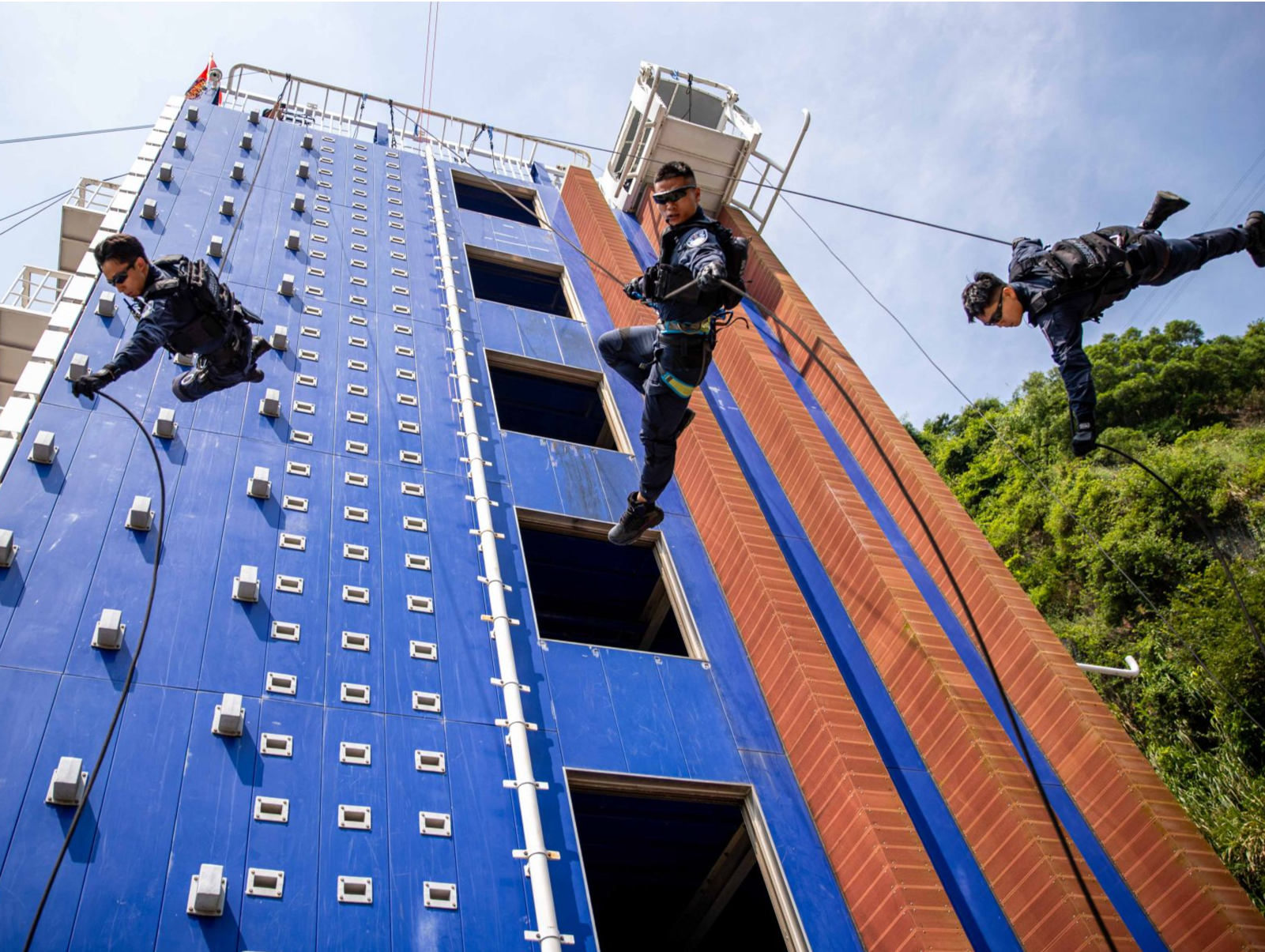 深圳公安专属原创IP形象“深小警”在警营开放日活动首次亮相