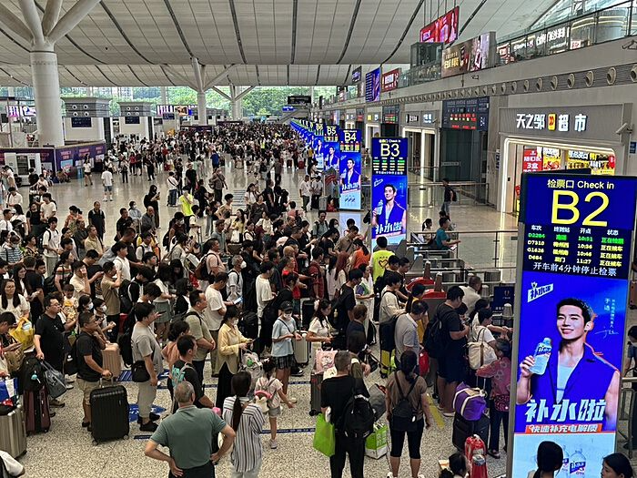 暑运期间深圳铁路到发超2700万人次 累计加开动车组列车超1500列