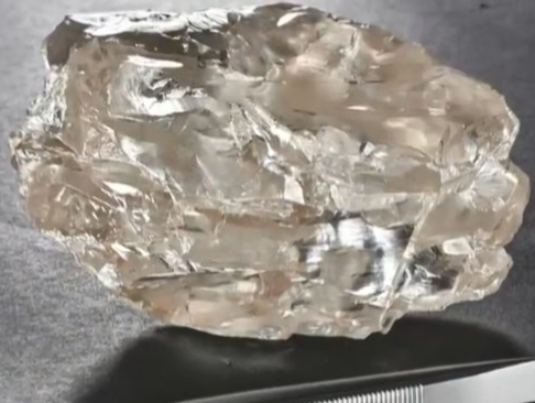 重达2492克拉！博茨瓦纳开采出世界第二大钻石
