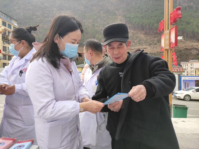 深圳这对医生“夫妻档”轮流去帮扶丨中国医师节