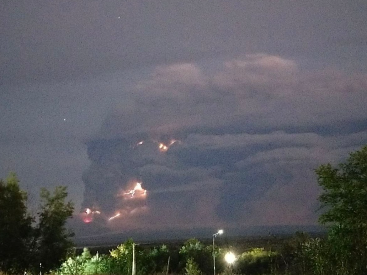 俄罗斯希韦卢奇火山喷发