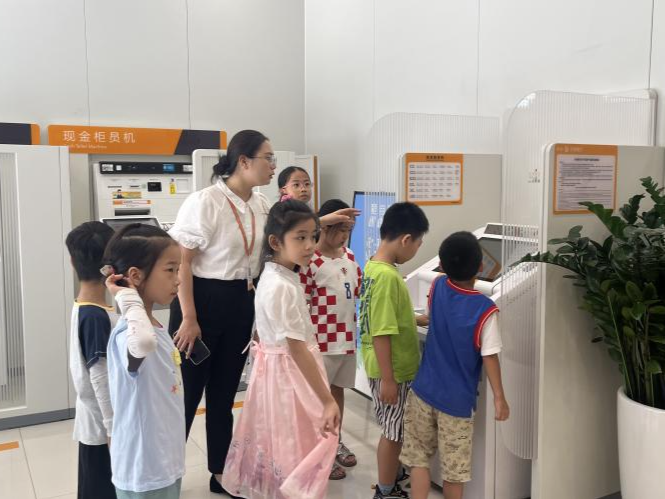 南园街道赤尾社区开启金融知识探索之旅