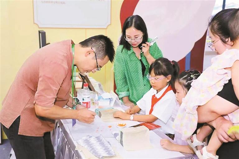 2024“新疆是个好地方”对口援疆非遗展示活动开幕 宝安区级非遗代表性项目亮相