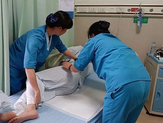 深圳医疗系统推出多项便民举措 “无陪护病房”解难题 没床位也能“预住院”