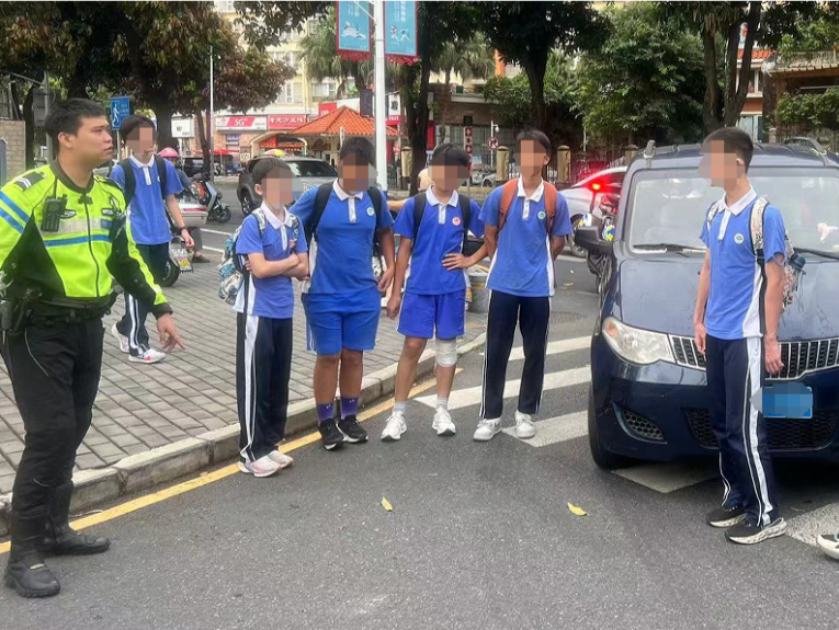 多了个小孩不算多？深圳交警部门严查车辆超员超载