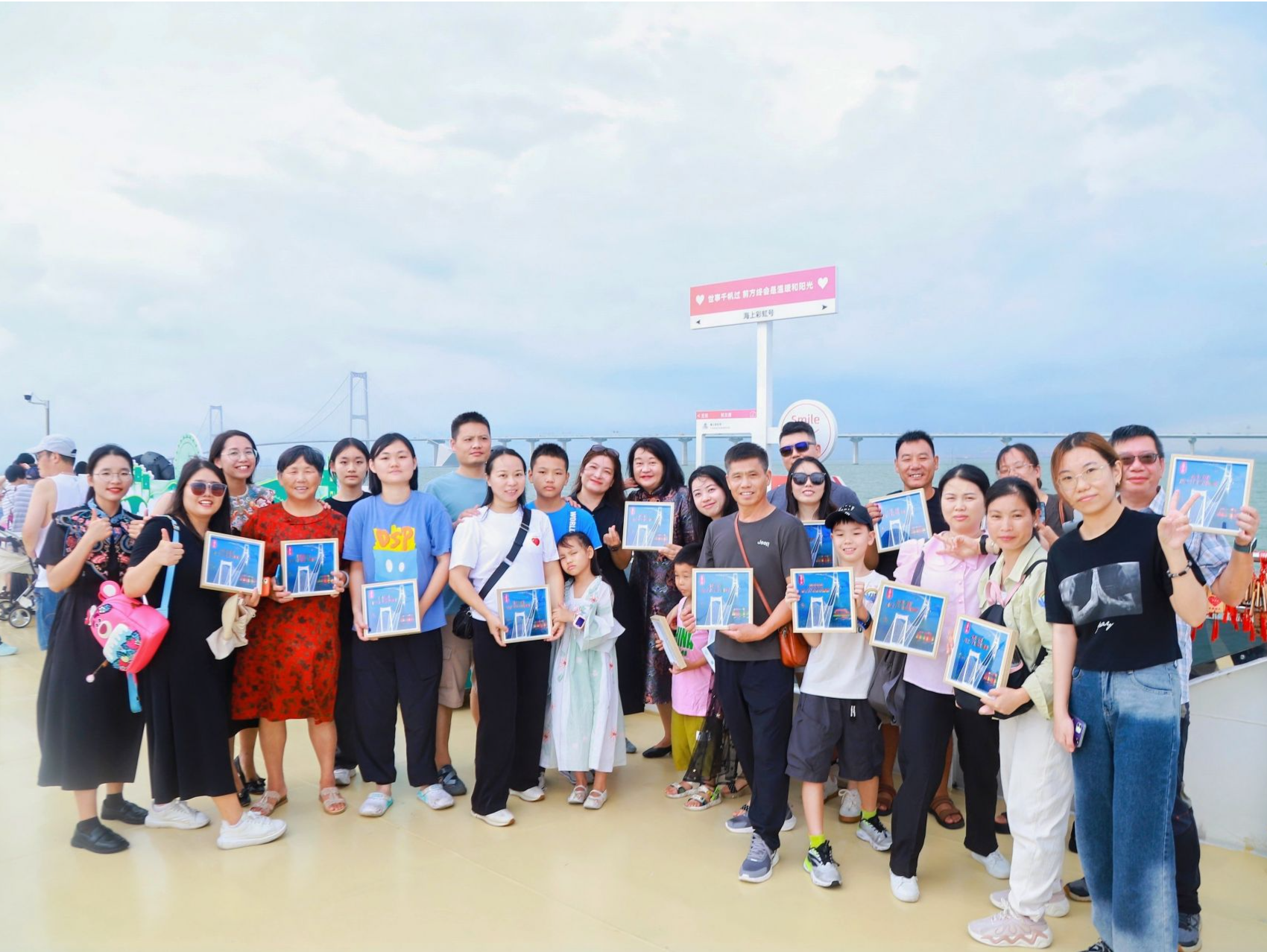 宝安文博工坊登上“海上彩虹号”，一睹深中通道感受非遗魅力