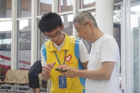 深中新通道 喜迎八方客|中山青年志愿者化身“文旅向导”，让八方旅客宾至如归