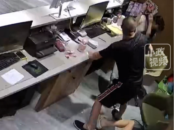 一男子不满房价打伤酒店前台，西安警方通报