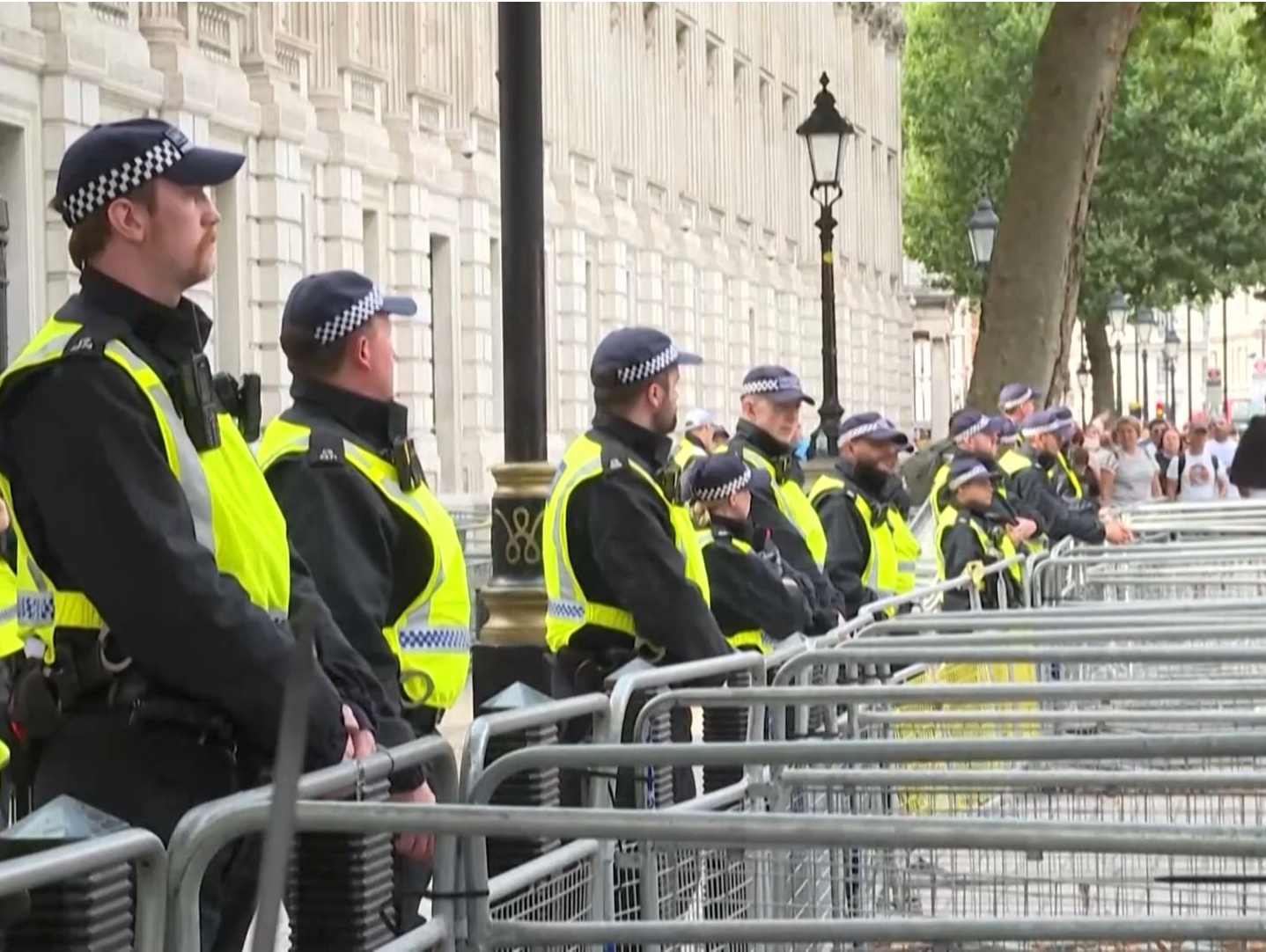 英国大规模骚乱已致779人被捕 司法大臣：影响可能持续数年