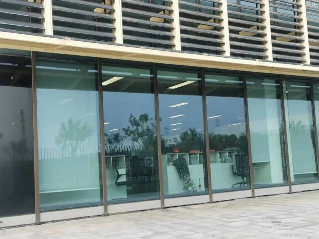 知名车企被曝停产：园区剩40多人，厂内还停着50多辆库存车