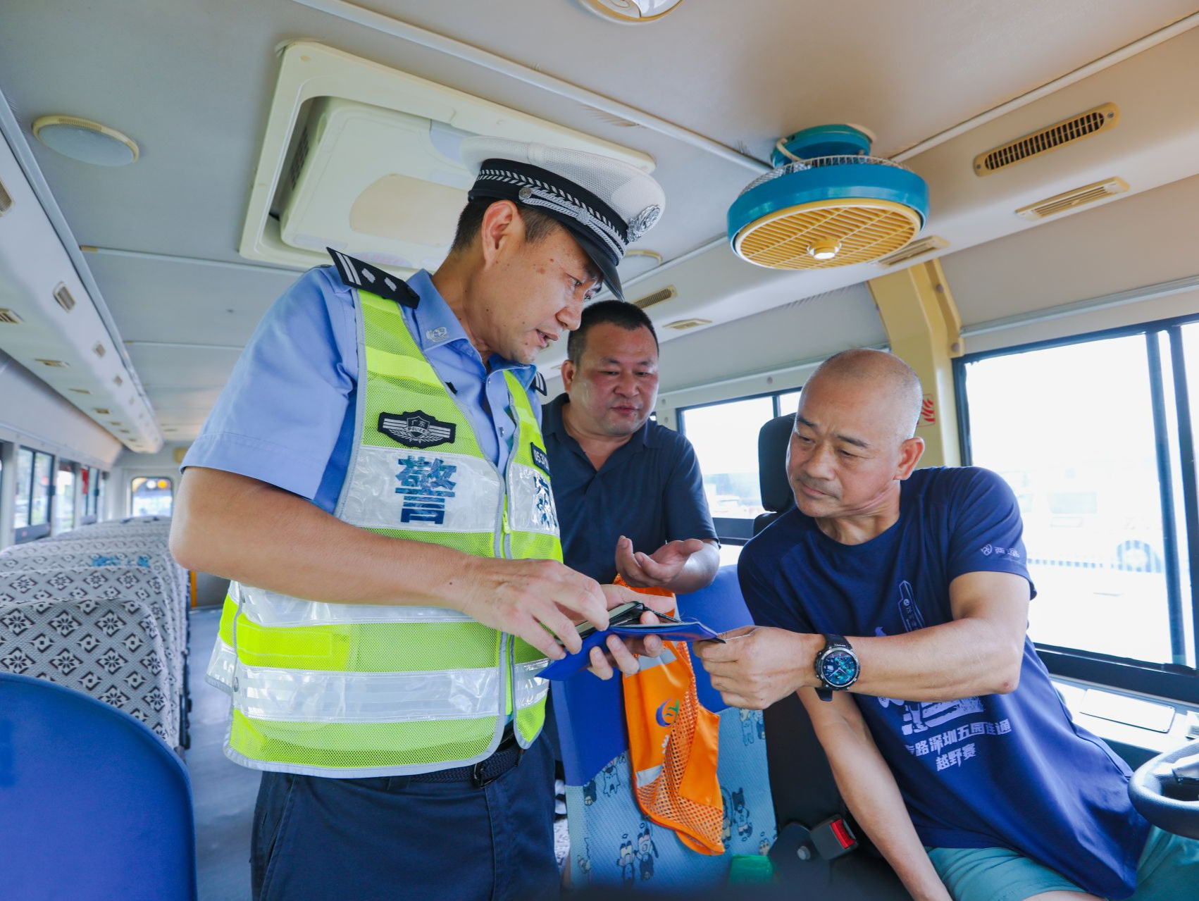开学在即，深圳交警为全市校车“体检”