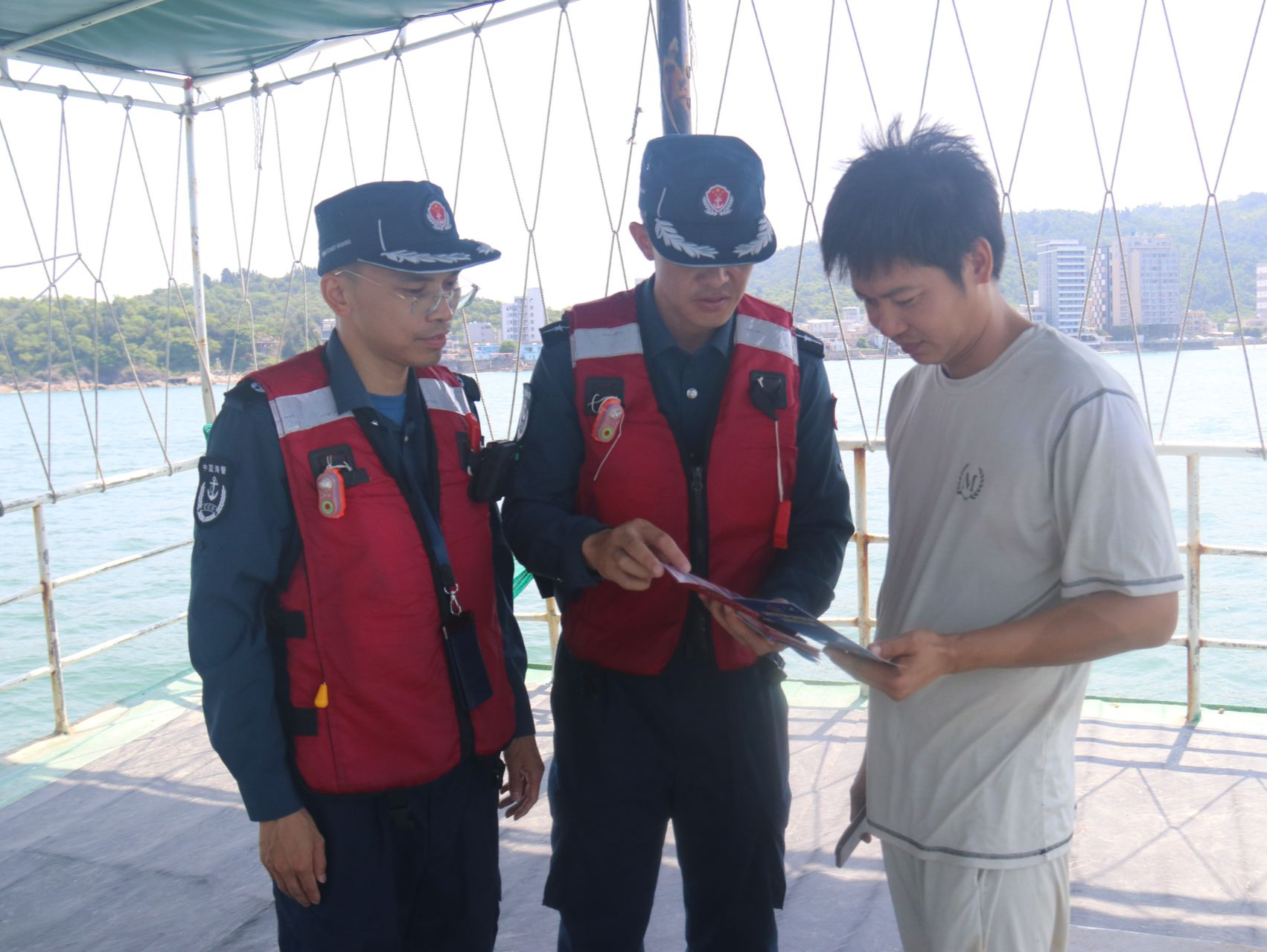 护航开渔，惠州海警局开展开渔安全检查及法规宣讲活动