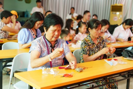 缠花簪花、做香囊、游园打卡……中山东区街道七夕活动精彩纷呈