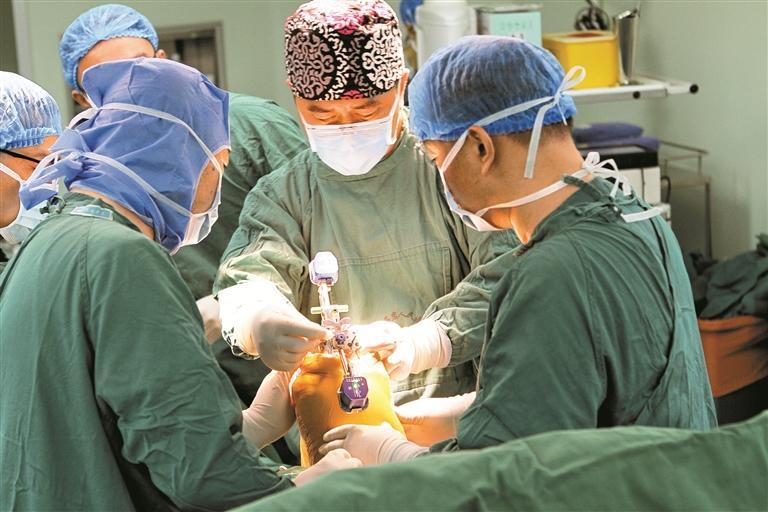 石岩人民医院挂牌成立“汕头大学医学院宝安临床学院”