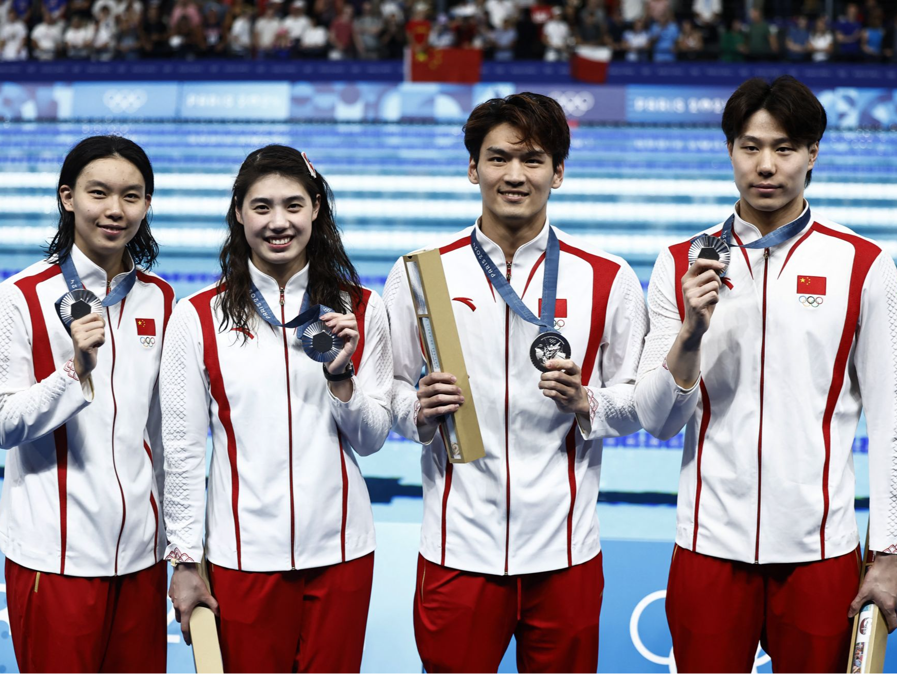 中国队男女混合4x100米接力夺银，张雨霏、吴卿风晋级女子50米自由泳决赛