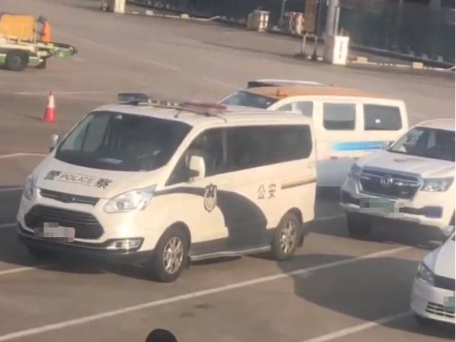 广州白云机场有旅客朝飞机发动机扔硬币？专家：危害航空安全或承担刑事责任 