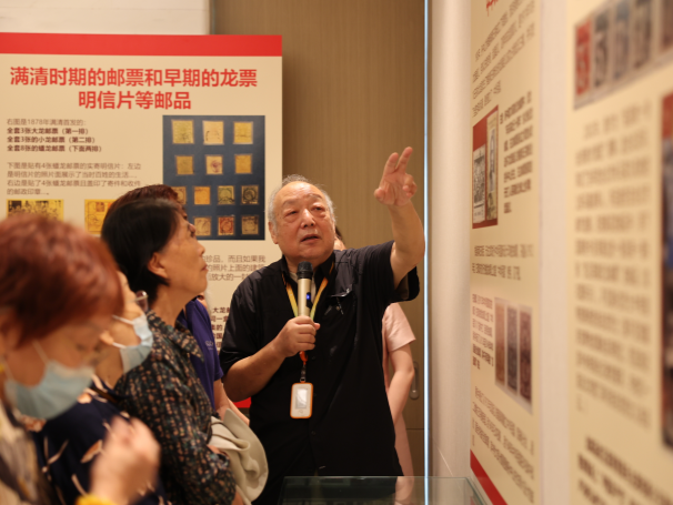 “集邮达人”侯伯文：方寸之间见初心